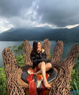 Bhumi Pednekar feet photo thumbnail