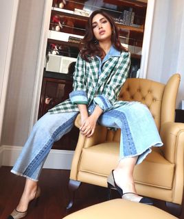 Bhumi Pednekar feet photo thumbnail