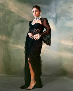 Bhumi Pednekar feet photo thumbnail