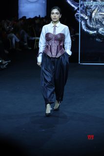 Bhumi Pednekar feet photo thumbnail