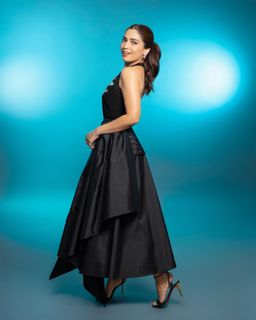 Bhumi Pednekar feet photo 11