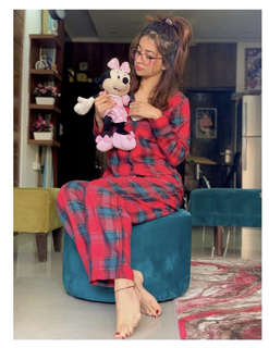 Bhumika Sharma feet photo 2