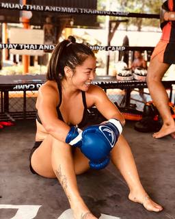 Bi Nguyen feet photo 2