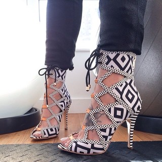 Bi Nguyen feet photo 20