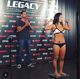 Bi Nguyen feet photo 14