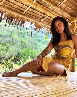 Bi Nguyen feet photo 4