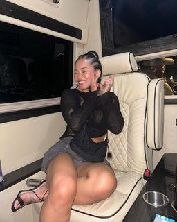 Bi Nguyen feet photo 3
