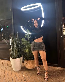 Bi Nguyen feet photo 1