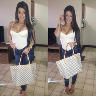 Bianca Anchieta feet photo thumbnail