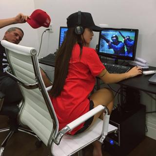 Bianca Anchieta feet photo thumbnail