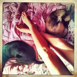 Bianca Atzei feet photo thumbnail