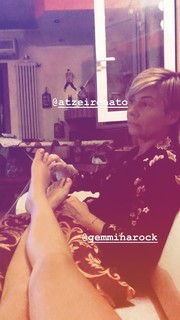 Bianca Atzei feet photo thumbnail