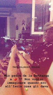 Bianca Atzei feet photo thumbnail