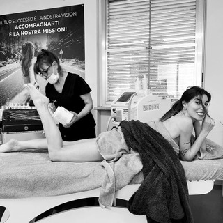 Bianca Atzei feet photo thumbnail