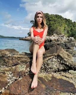 Bianca Atzei feet photo thumbnail