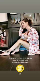 Bianca Atzei feet photo thumbnail