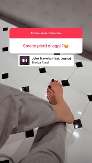 Bianca Atzei feet photo thumbnail