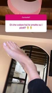 Bianca Atzei feet photo thumbnail