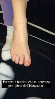 Bianca Atzei feet photo thumbnail