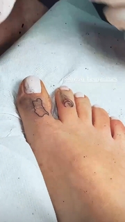 Bianca Atzei feet photo thumbnail