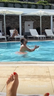 Bianca Atzei feet photo thumbnail