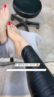 Bianca Atzei feet photo thumbnail