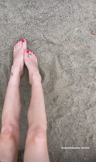 Bianca Atzei feet photo thumbnail