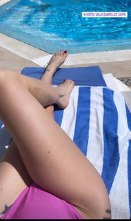 Bianca Atzei feet photo thumbnail