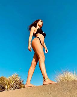 Bianca Atzei feet photo thumbnail