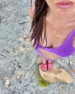 Bianca Atzei feet photo thumbnail