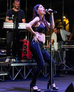 Bianca Atzei feet photo thumbnail