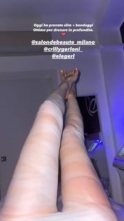 Bianca Atzei feet photo thumbnail