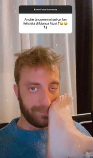 Bianca Atzei feet photo thumbnail