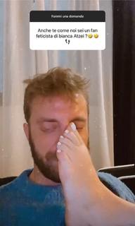 Bianca Atzei feet photo thumbnail