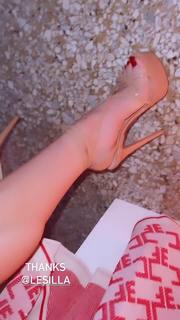 Bianca Atzei feet photo thumbnail