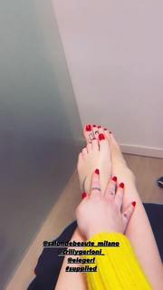 Bianca Atzei feet photo thumbnail