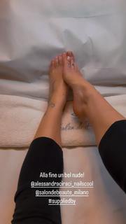 Bianca Atzei feet photo thumbnail