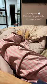 Bianca Atzei feet photo thumbnail