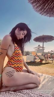 Bianca Atzei feet photo thumbnail