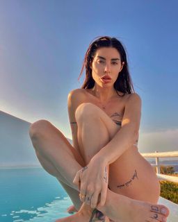 Bianca Atzei feet photo thumbnail