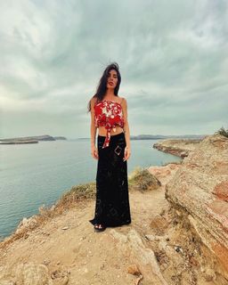 Bianca Atzei feet photo thumbnail