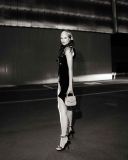 Bianca Balti feet photo thumbnail