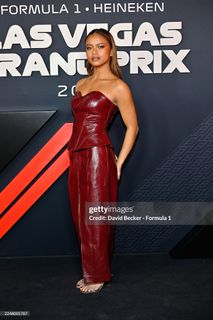 Bianca Bustamante feet photo 4