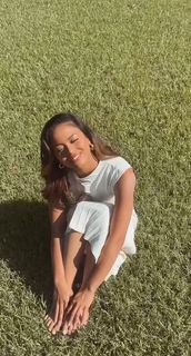 Bianca Bustamante feet photo 7