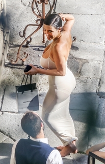 Bianca Censori feet photo thumbnail