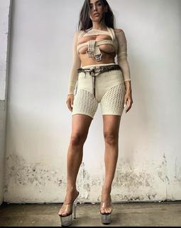 Bianca Censori feet photo thumbnail