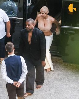 Bianca Censori feet photo thumbnail