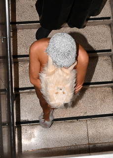 Bianca Censori feet photo thumbnail