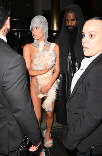 Bianca Censori feet photo thumbnail