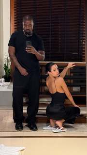 Bianca Censori feet photo thumbnail